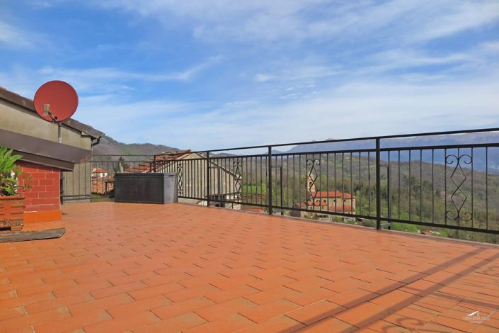 Image No.11-2 Bed Property for sale