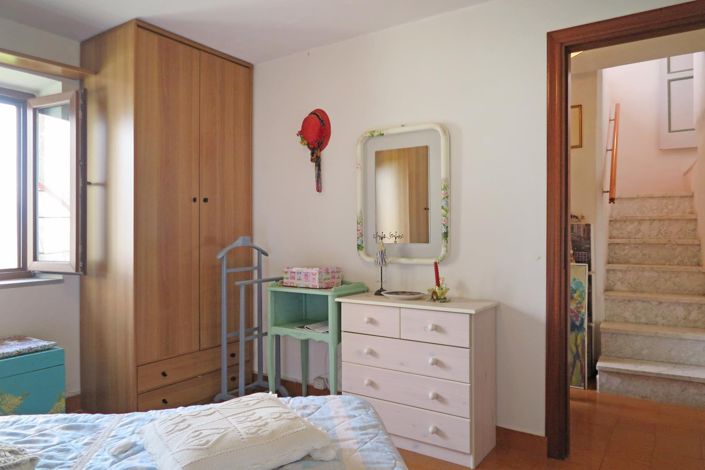 Image No.28-2 Bed Property for sale