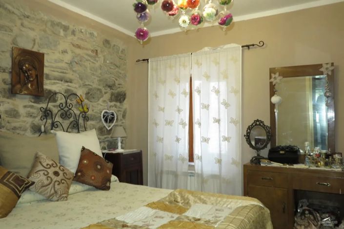 Image No.9-2 Bed Property for sale