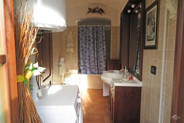 Image No.10-2 Bed Property for sale