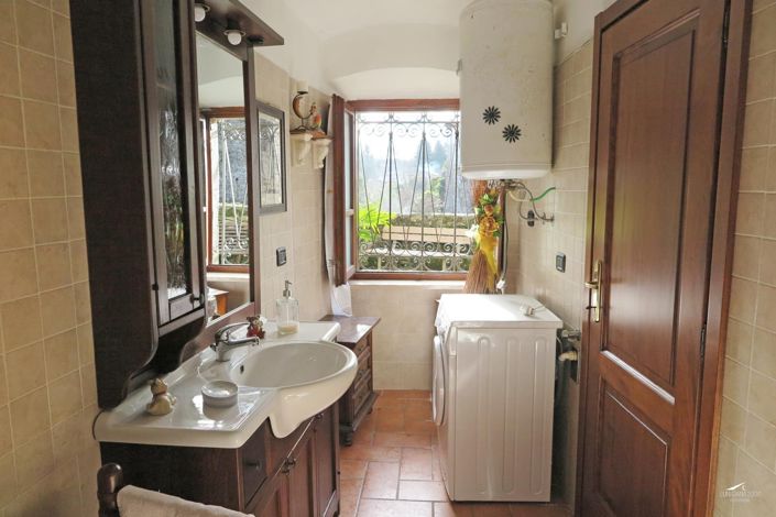 Image No.11-2 Bed Property for sale