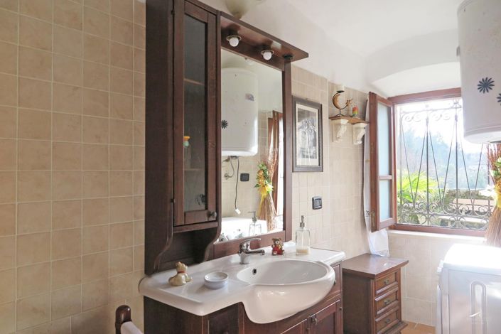 Image No.12-2 Bed Property for sale