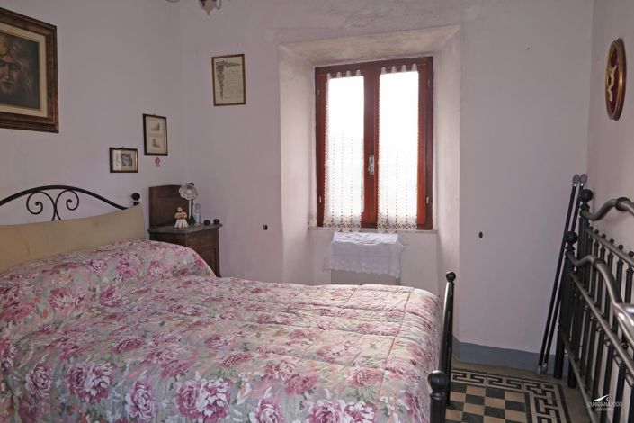 Image No.32-2 Bed Property for sale