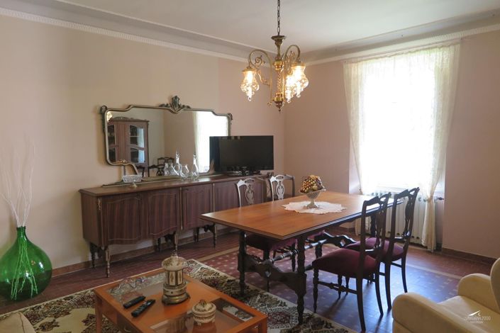 Image No.12-3 Bed Property for sale