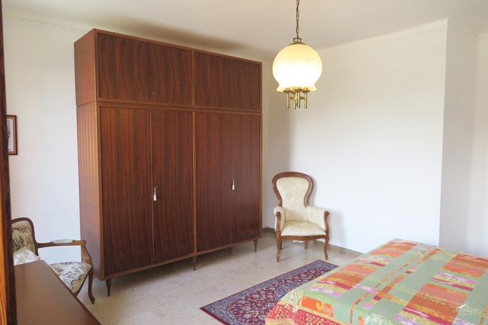 Image No.14-3 Bed Property for sale