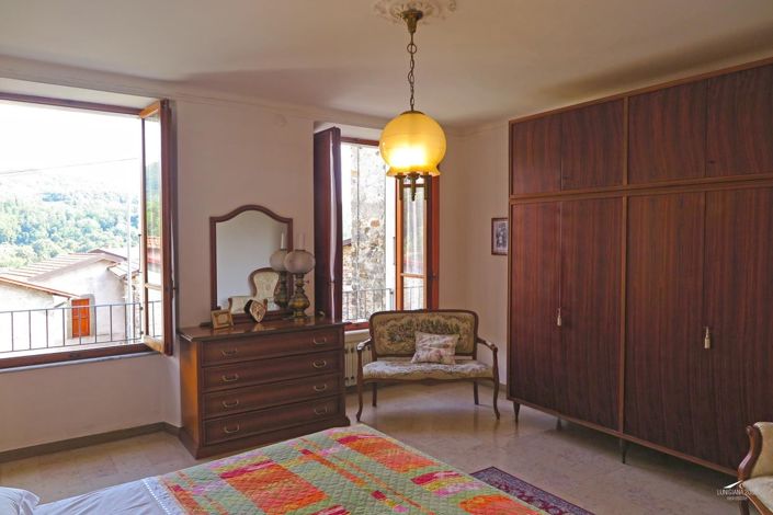 Image No.15-3 Bed Property for sale