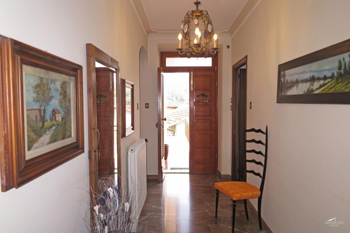 Image No.8-3 Bed Property for sale