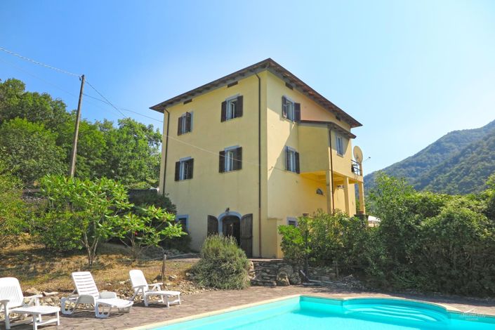 Image No.1-5 Bed Property for sale