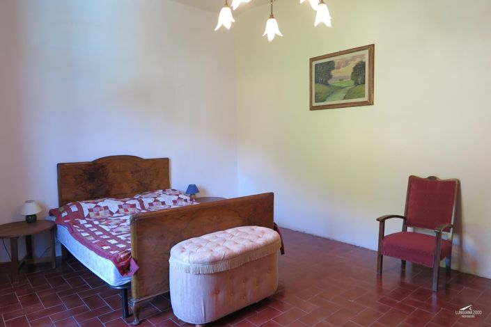 Image No.12-5 Bed Property for sale