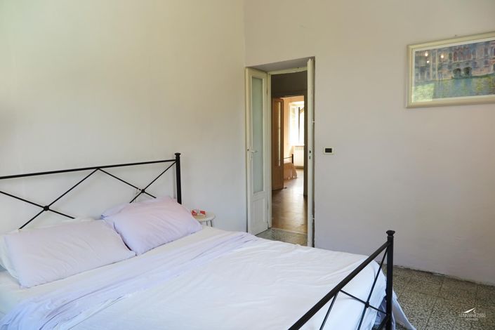 Image No.18-5 Bed Property for sale