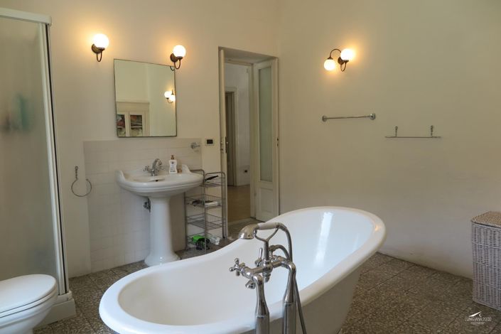 Image No.19-5 Bed Property for sale