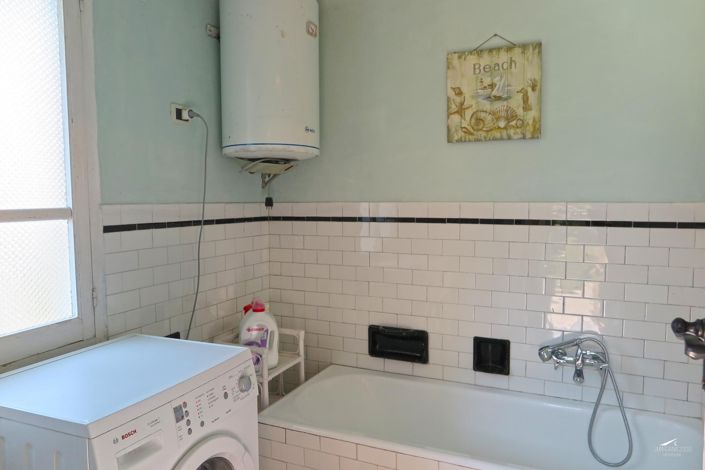 Image No.27-5 Bed Property for sale