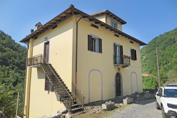 Image No.3-5 Bed Property for sale