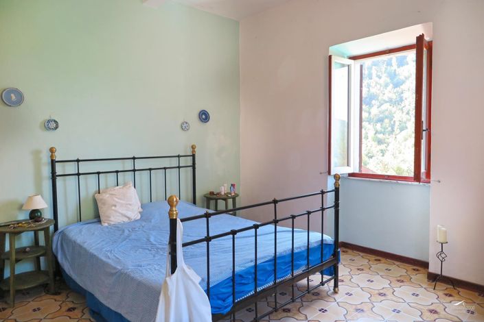 Image No.34-5 Bed Property for sale