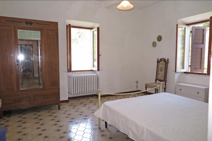 Image No.38-5 Bed Property for sale