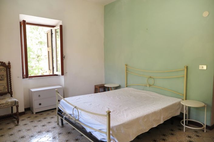 Image No.40-5 Bed Property for sale