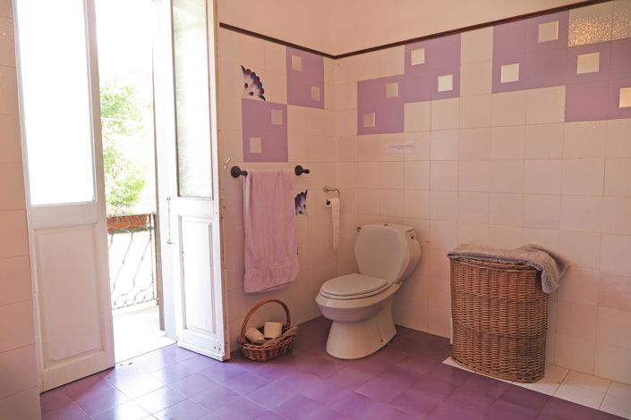 Image No.44-5 Bed Property for sale