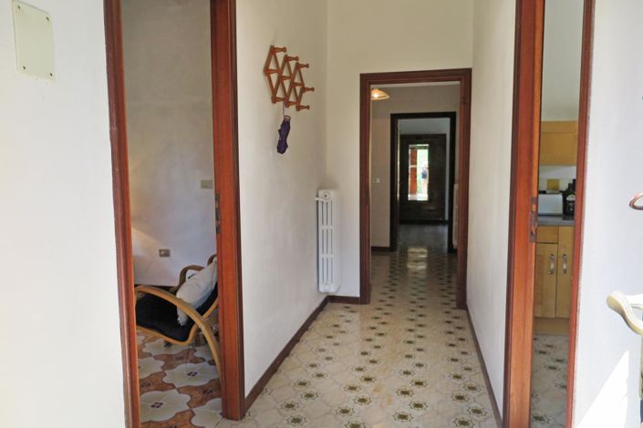 Image No.50-5 Bed Property for sale