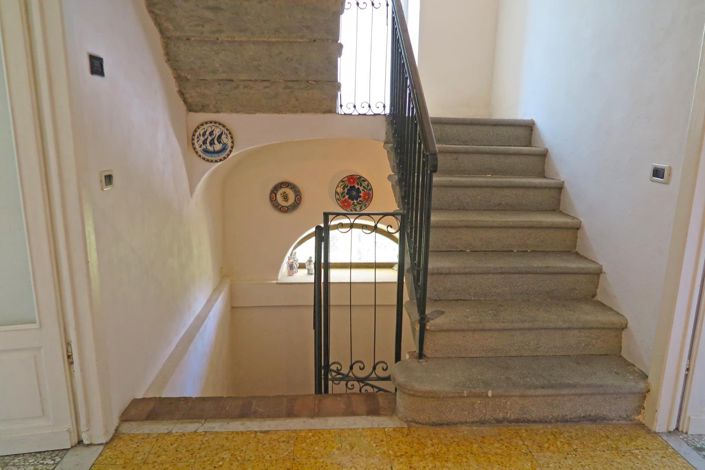 Image No.60-5 Bed Property for sale