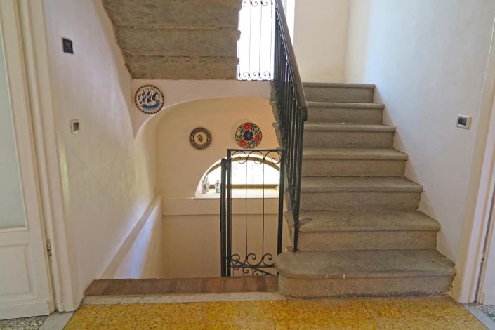 Image No.60-5 Bed Property for sale