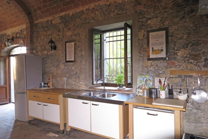 Image No.65-5 Bed Property for sale