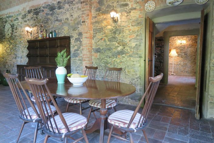 Image No.69-5 Bed Property for sale