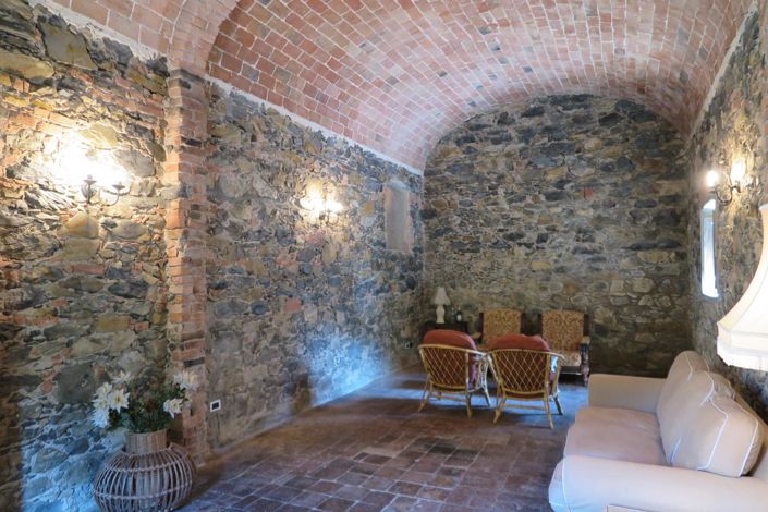 Image No.71-5 Bed Property for sale