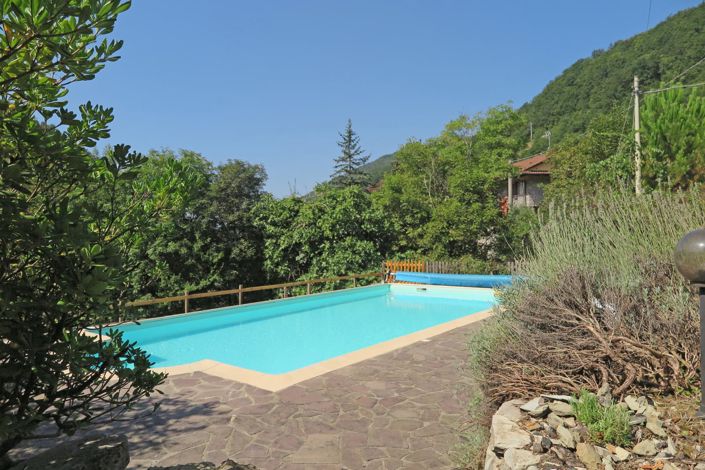 Image No.77-5 Bed Property for sale