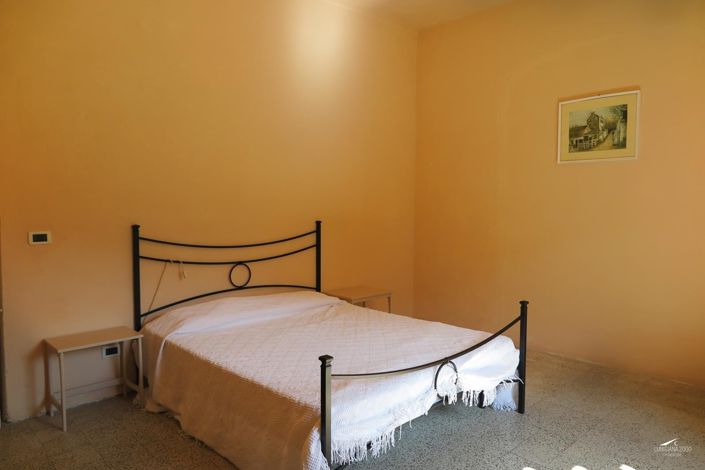 Image No.8-5 Bed Property for sale