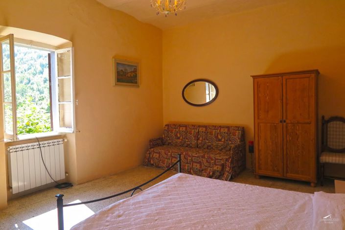 Image No.9-5 Bed Property for sale