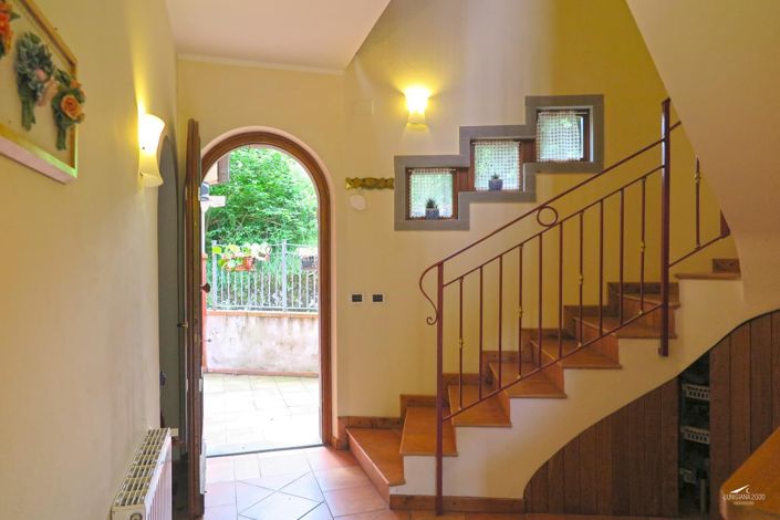 Image No.9-6 Bed Property for sale