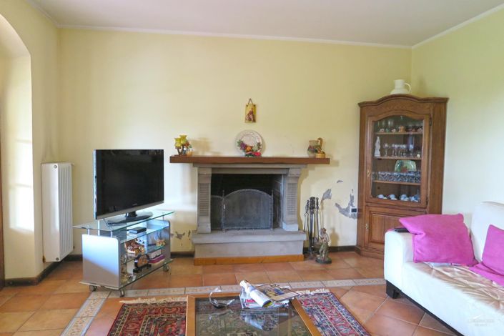 Image No.16-6 Bed Property for sale