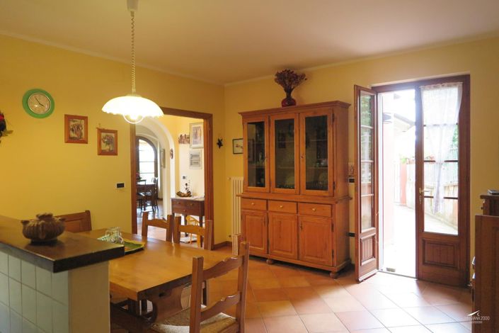 Image No.19-6 Bed Property for sale