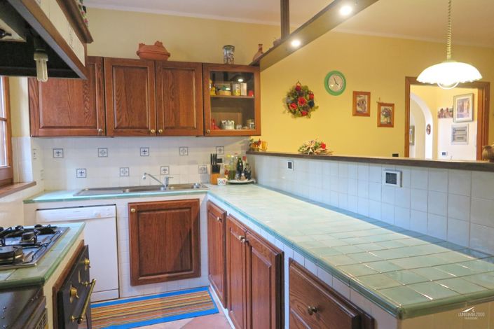 Image No.21-6 Bed Property for sale