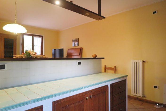 Image No.22-6 Bed Property for sale