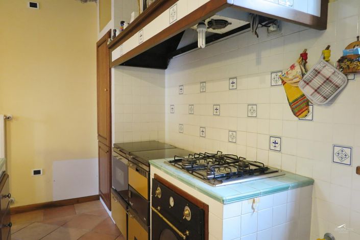 Image No.23-6 Bed Property for sale