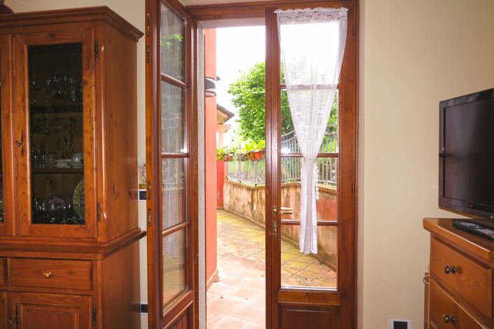 Image No.26-6 Bed Property for sale