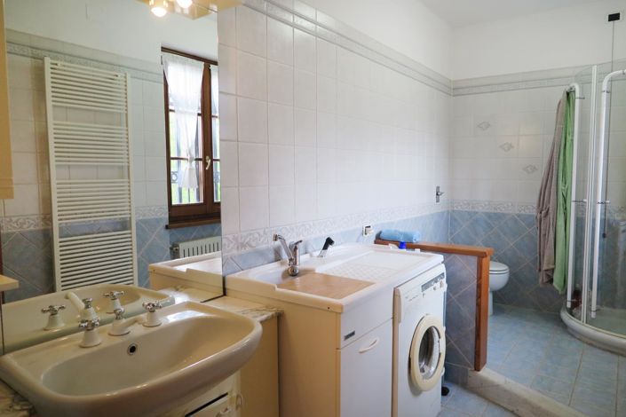 Image No.27-6 Bed Property for sale