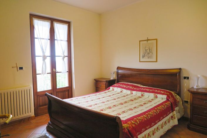 Image No.33-6 Bed Property for sale