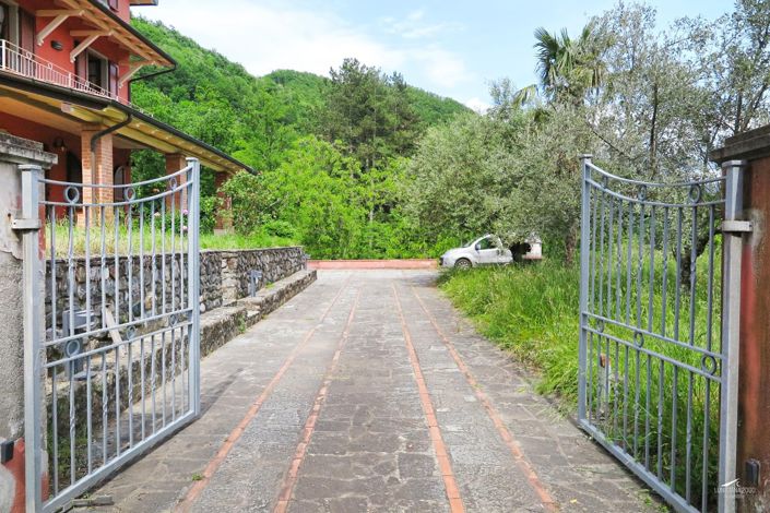 Image No.3-6 Bed Property for sale