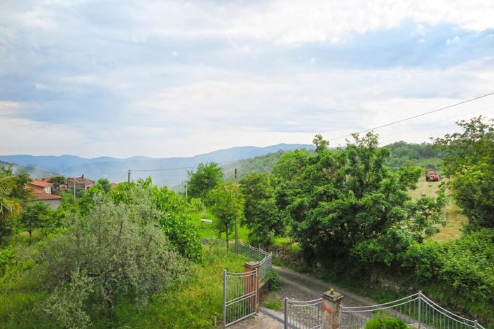 Image No.41-6 Bed Property for sale