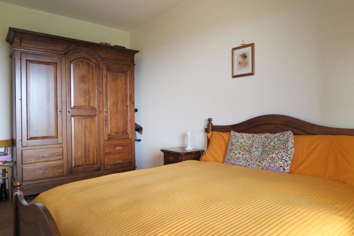 Image No.45-6 Bed Property for sale