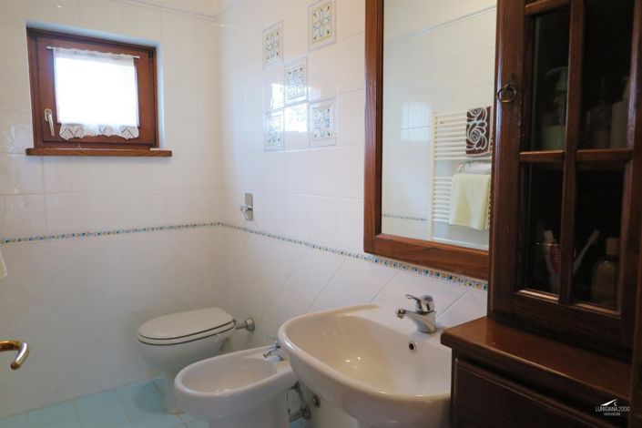 Image No.47-6 Bed Property for sale