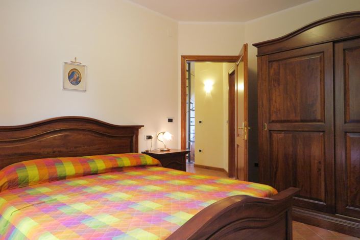 Image No.53-6 Bed Property for sale