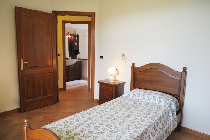 Image No.55-6 Bed Property for sale