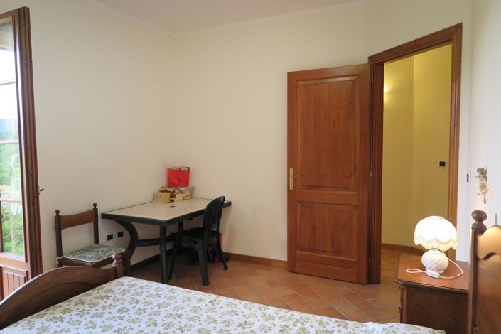 Image No.56-6 Bed Property for sale