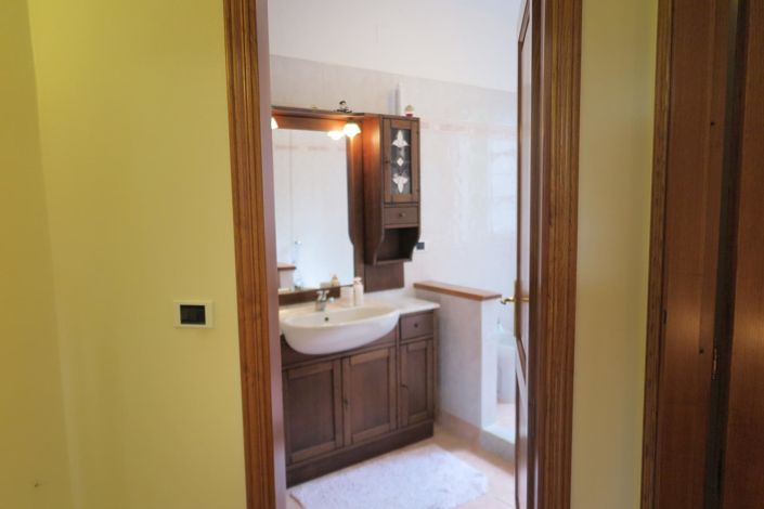 Image No.58-6 Bed Property for sale