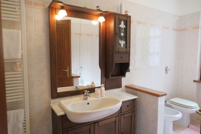 Image No.59-6 Bed Property for sale