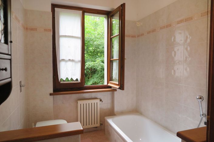 Image No.60-6 Bed Property for sale