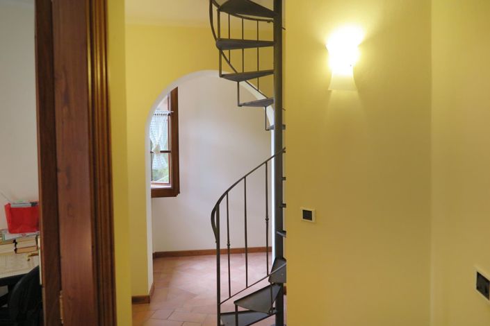 Image No.62-6 Bed Property for sale